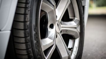 Los neumáticos de enfrente se gastan más que los de atrás, un 60%