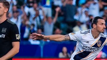Zlatan marcó un señor gol, al quitarse de sombrerito al defensa y rematar con un gran tiro