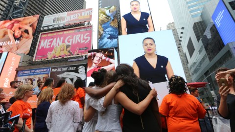Legisladoras de Albany son parte de una campaña que exhorta a las víctimas de abuso sexual infantil a buscar vías de justicia.