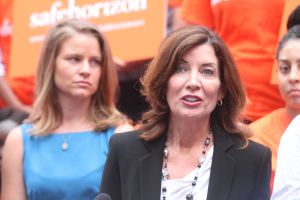 Kathy Hochul anunció que buscará ser electa gobernadora de Nueva York en 2022