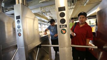 Nuyorquinos aseguran desconocer la existencia del programa Tarifas Justas para obtener MetroCards a mitad de recurs y piden mas de detalles al respecto.