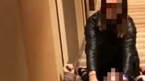 0_RIP-Man-pays-women-£100-to-give-him-a-wedgie-in-public