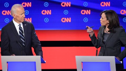 Harris volvió a poner a Biden en el centro de sus cuestionamientos.