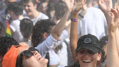 Los parisinos se han tenido que refrescar este verano.