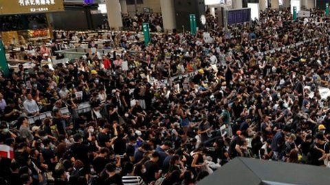 La cancelación afecta hasta ahora a más de 100 vuelos.