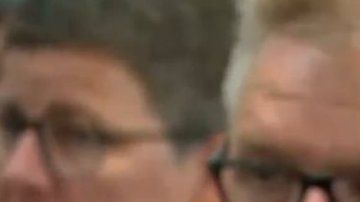 Muchos de los asistentes a la ceremonia lloraron al recordar los abusos.