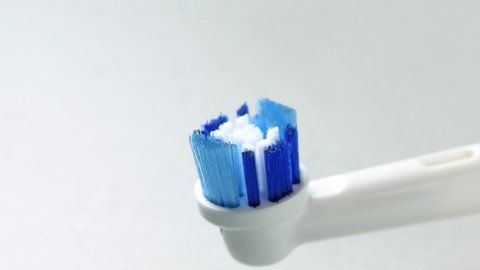 La única forma de evitar caries y periodontitis -una infección de las encías- es con una buena higiene oral.