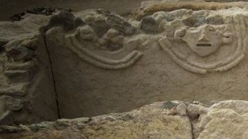 Se cree que las imágenes talladas representan la esperanza de que llegue la lluvia.