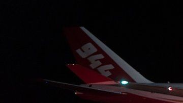 El supertanquero llegó a Bolivia el viernes a la madrugada.