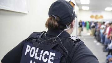 Cerca de 300 inmigrantes han sido liberados en espera de comparecer ante un tribunal de inmigración