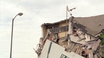 El terremoto de Northridge fue causado por una falla similar.