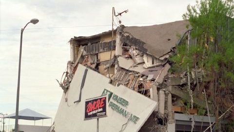 El terremoto de Northridge fue causado por una falla similar.
