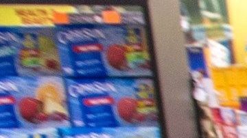 Compradores se abastecen ante la amenaza del huracán Dorian.