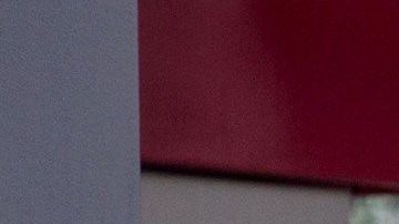 Una estación de gasolina con cinta de "Fuera de servicio" por la alta demanda en Miami.