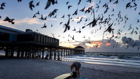 El panorama esta mañana en el muelle de Cocoa Beach, en Florida.