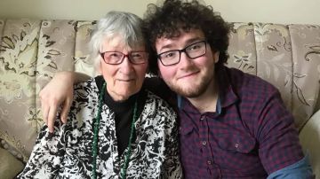 Liam McGlinchey y su abuela