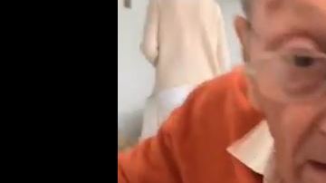 El abuelo dijo estar haciendo el mejor trabajo del mundo.