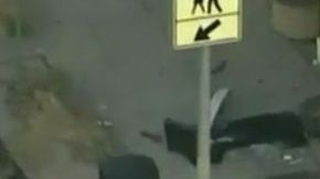 El carro quedó visiblemente destruido.