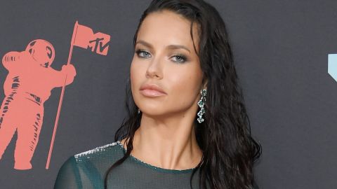 Adriana Lima en los MTV VMAs 2019