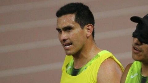 Todos los días canta en los vagones del metro de la Ciudad de México para costear sus competencias