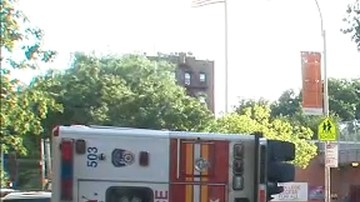 Uno de los vehículos se volcó