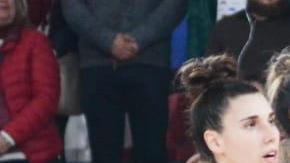 La selección argentina de baloncesto llevaba el color de vestimenta equivocado y perdió en la mesa .