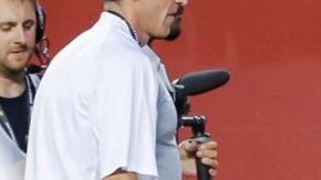 El futbolista español tuvo que ser operado y tardará varios meses en volver.