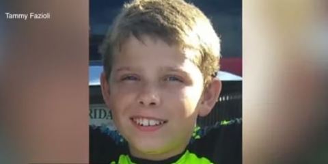 Tyler fue alcanzado por una camioneta cuando caminaba a la orilla de una carretera.