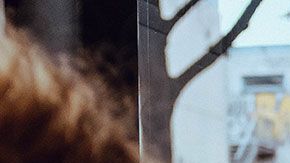 El chofer y su ayudante aprovecharon que la mujer quedó sola en la unidad.