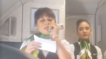 Las azafatas no pudieron contener el llanto.