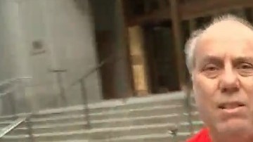 Ben Sprecher al salir de la corte el martes 13