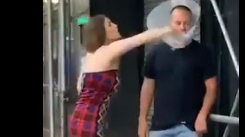 Nadie puede creer que el hombre se haya dejado rebajar de esa manera.