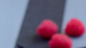 El consumo de cafeína, bebidas carbonatadas, alcohol, alimentos picantes, azúcares y endulcorantes promueve la aparición de síntomas.