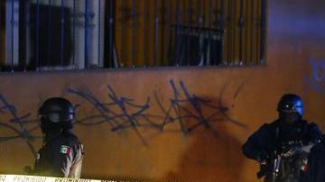 Policías acordonan la zona.