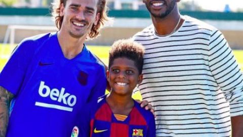 El jugador de la NBA visitó las instalaciones del FC Barcelona y convivió con los jugadores del primer equipo.