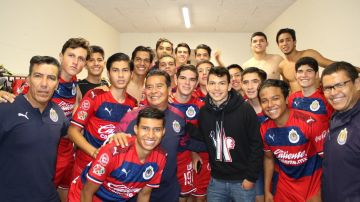 "Chucky" Lozano visitó a las Chivas Sub-19 en Holanda.