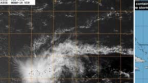 Imágenes del ciclón y la previsión del Centro Nacional de Huracanes.