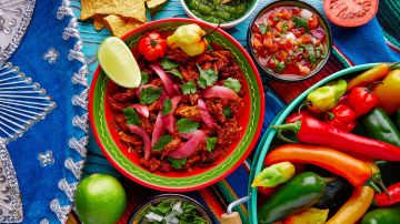 Esta selección de platillos es solo una pequeña demostración de la inmensa cultura gastronómica de Yucatán, te invitamos a deleitarte probando estas populares delicias.
