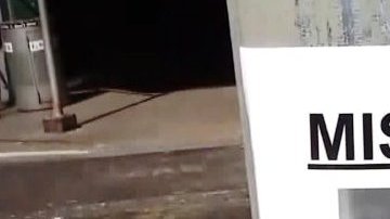 Los irónicos afiches