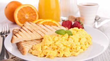 Un desayuno saludable ayuda a disminuir el riesgo de enfermedades como hipoglucemia e hipotensión, de este modo se reduce el riesgo de sufrir diabetes.