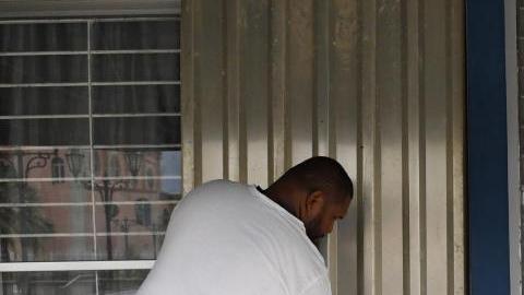 Residentes de Maunabo se preparan para el huracán Dorian.