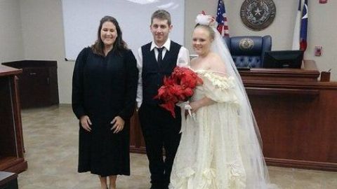 Los recién casados habían sido novios desde la secundaria.