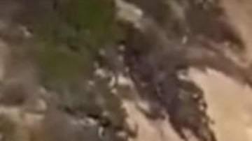 Las mujeres quedaron sepultadas bajo la arenisca del precipicio.