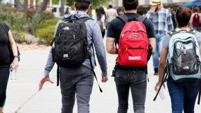 Según documentos de la corte, el joven se encargaba de reclutar a sus compañeros de la escuela Castle Park High School, en Chula Vista.