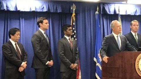 El Fiscal del Distrito Central de California presentó los cargos durante una conferencia de prensa.