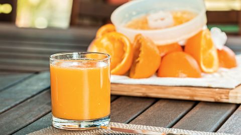 Un nivel de triglicérido de 150 mg/dL o más es un factor de riesgo para el síndrome metabólico.