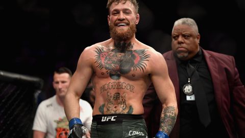 ¿Qué sucedió con el hombre al que golpeó Conor McGregor en un bar?