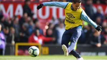 Javier Hernández no fue convocado al duelo contra el Watford por una lesión en la rodilla.