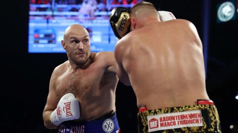 Tyson Fury dijo que podría vencer al campeón mexicano "con una mano atada".