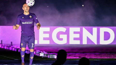 Fiorentina newly recruited players, France's midfielder Franck Ribery plays with the ball during his presentation to supporters at the municipal stadium "Artemio Franchi" in Florence, on August 22, 2019. (Photo by Andreas SOLARO / AFP)        (Photo credit should read ANDREAS SOLARO/AFP/Getty Images)